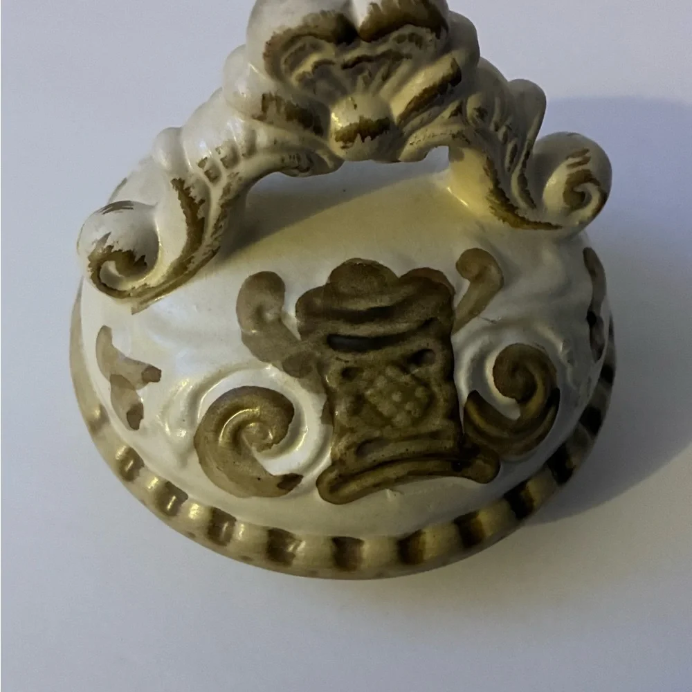 Vintage Italian Capodimonte-style lidded vase Cream With Flowers
